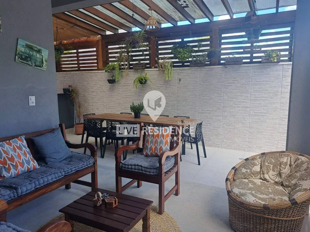 Casa à venda com 3 quartos, 240m² - Foto 1