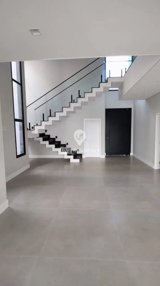 Casa, 3 quartos, 228 m² - Foto 1