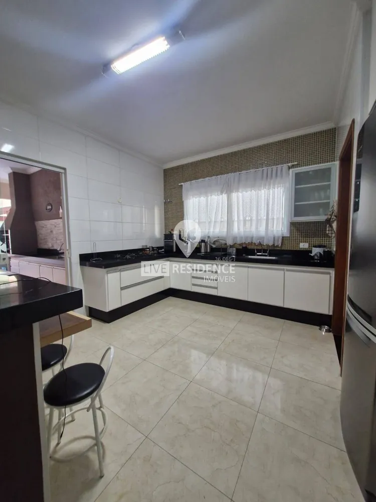 Casa, 3 quartos, 237 m² - Foto 3