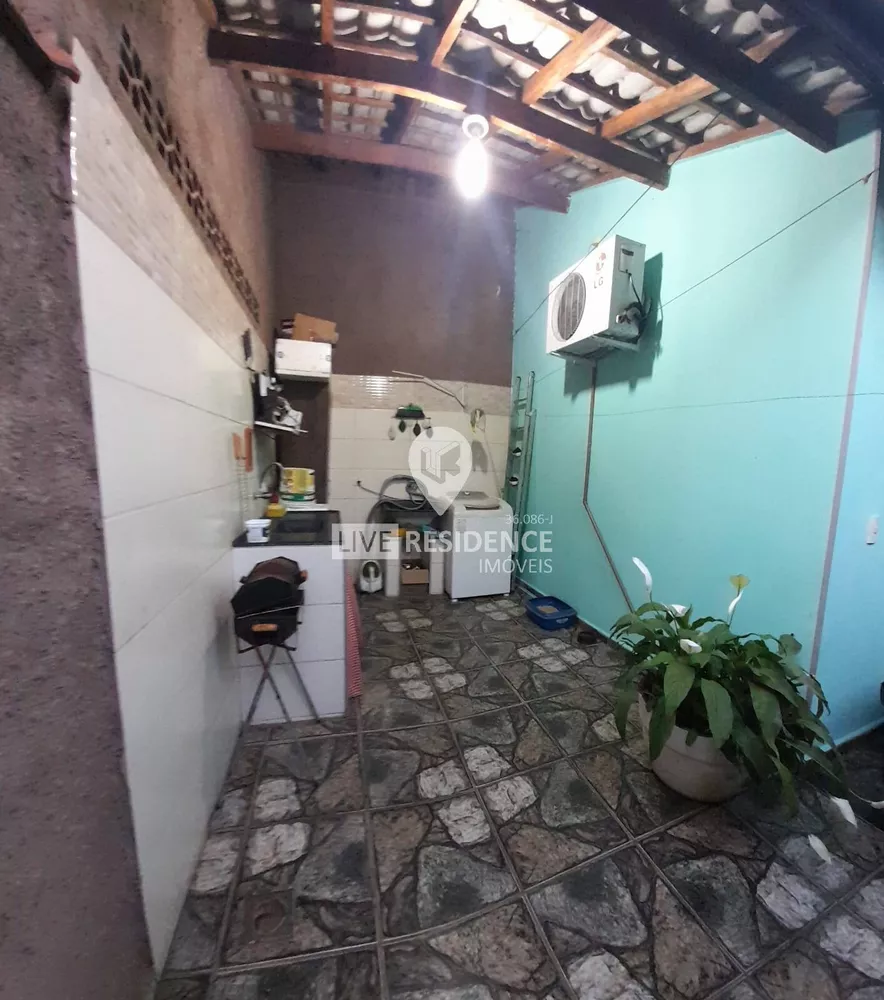 Casa à venda com 3 quartos, 100m² - Foto 2