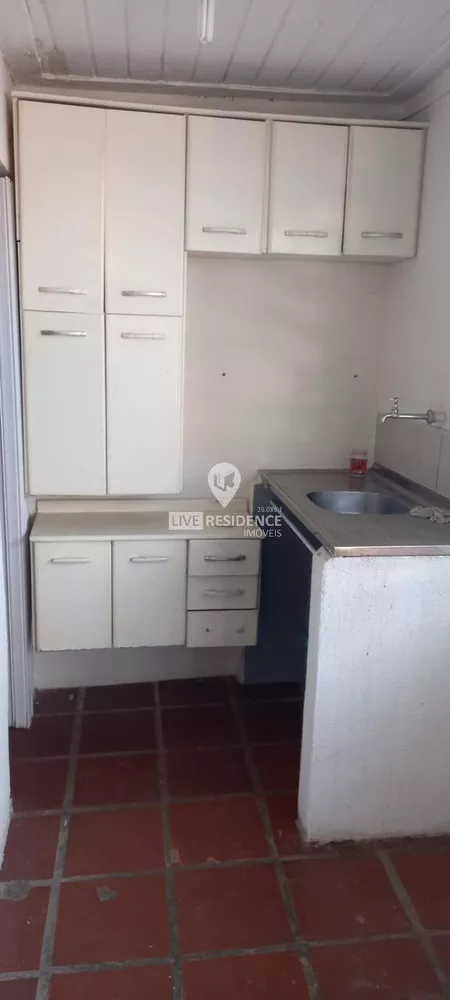 Casa à venda com 5 quartos, 226m² - Foto 2