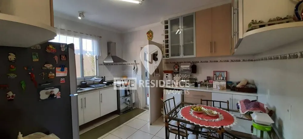 Casa, 4 quartos, 252 m² - Foto 1