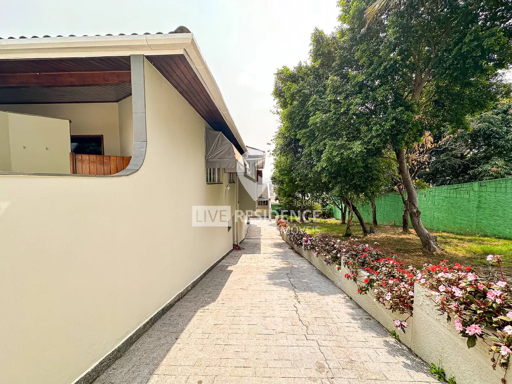 Casa à venda com 3 quartos, 479m² - Foto 2