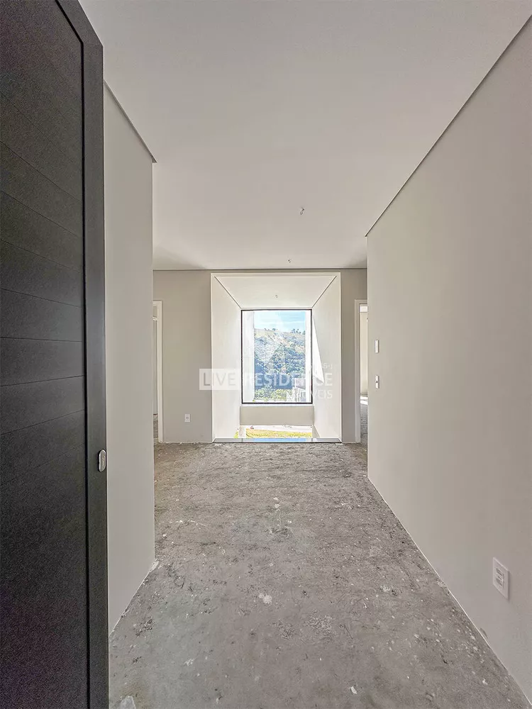 Casa à venda com 3 quartos, 228m² - Foto 3