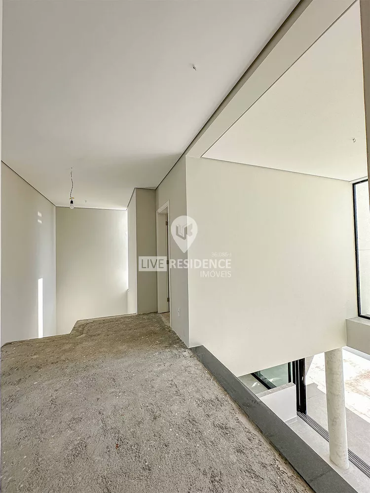 Casa à venda com 3 quartos, 228m² - Foto 4