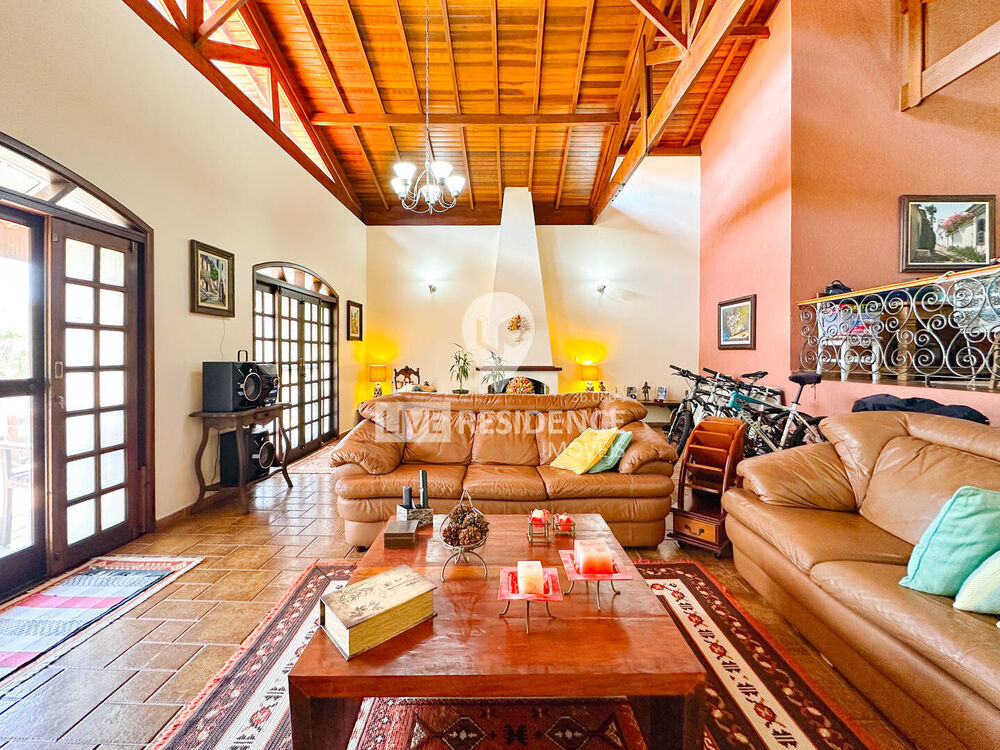 Casa à venda com 4 quartos, 347m² - Foto 3