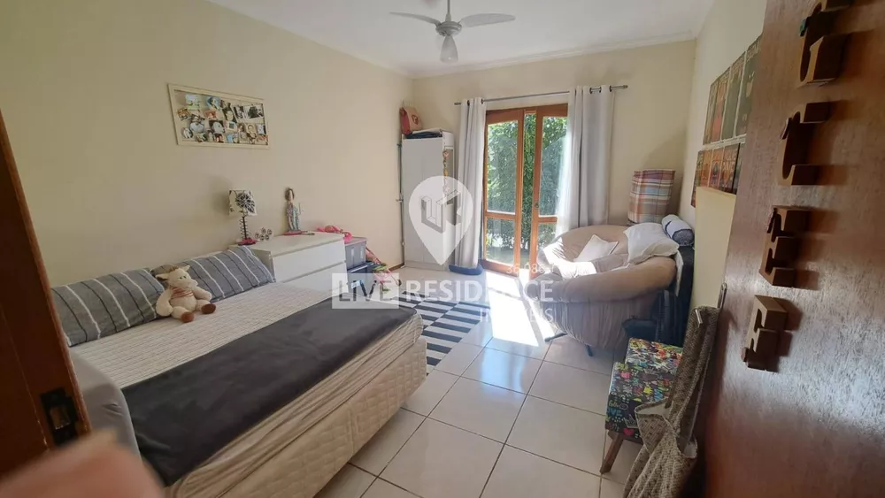 Casa à venda com 3 quartos, 210m² - Foto 4