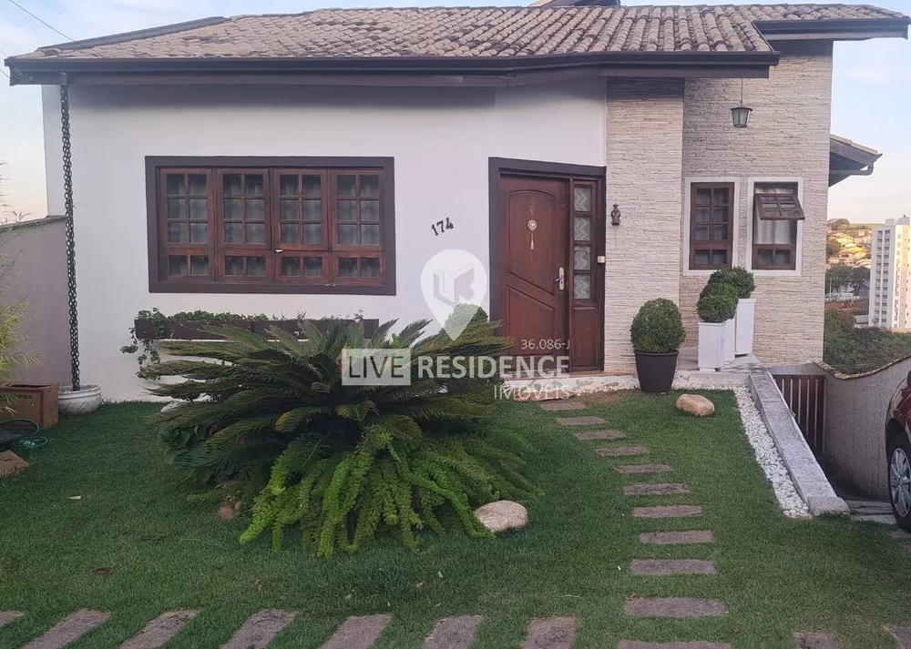 Casa à venda com 4 quartos, 200m² - Foto 1