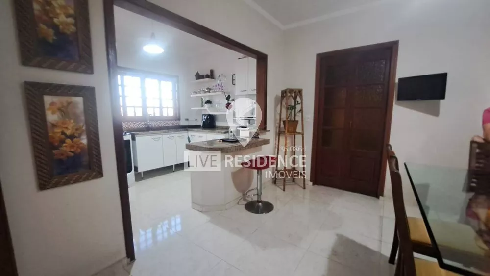 Casa à venda com 4 quartos, 200m² - Foto 4