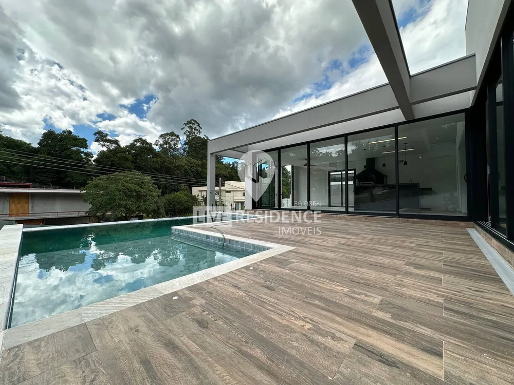 Casa, 3 quartos, 303 m² - Foto 1