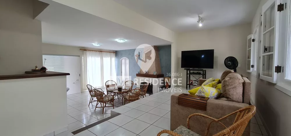 Casa à venda com 4 quartos, 280m² - Foto 1