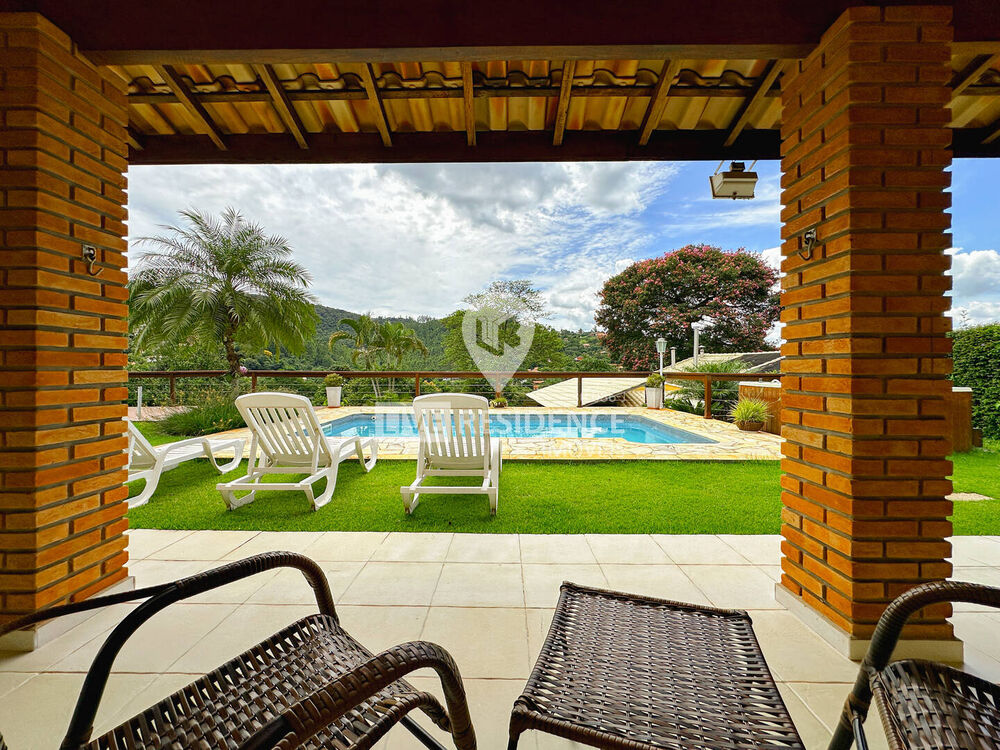 Casa à venda com 4 quartos, 180m² - Foto 2