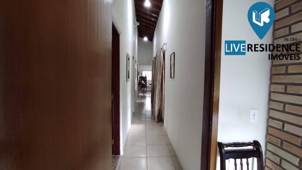 Casa à venda com 4 quartos, 313m² - Foto 2