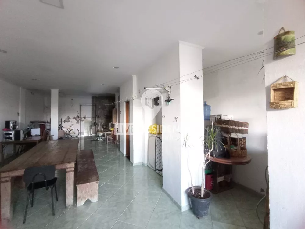 Casa à venda com 3 quartos, 178m² - Foto 4