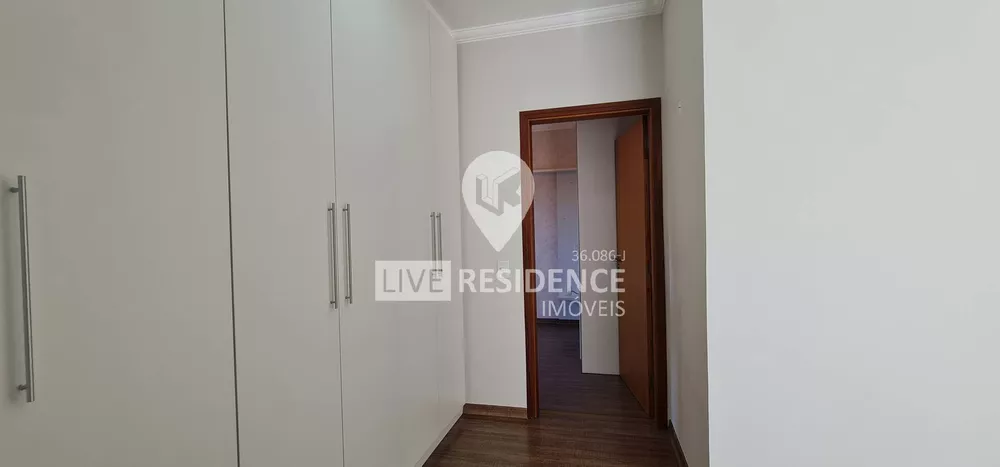 Casa à venda com 3 quartos, 247m² - Foto 2