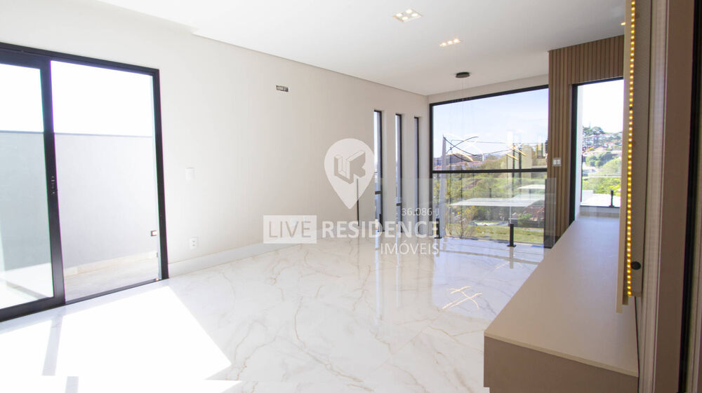 Casa à venda com 3 quartos, 208m² - Foto 3