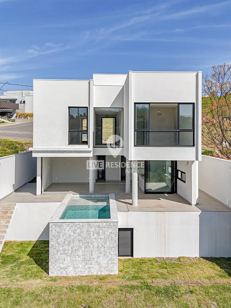 Casa, 4 quartos, 228 m² - Foto 1
