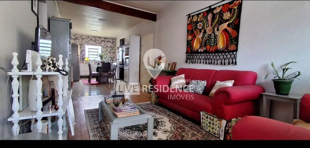 Casa à venda com 3 quartos, 211m² - Foto 4