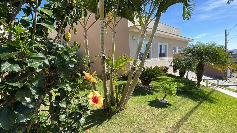 Casa, 4 quartos, 168 m² - Foto 1