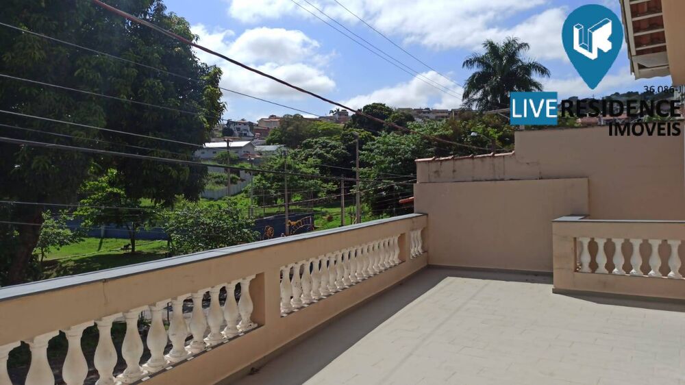 Casa à venda com 3 quartos, 272m² - Foto 2