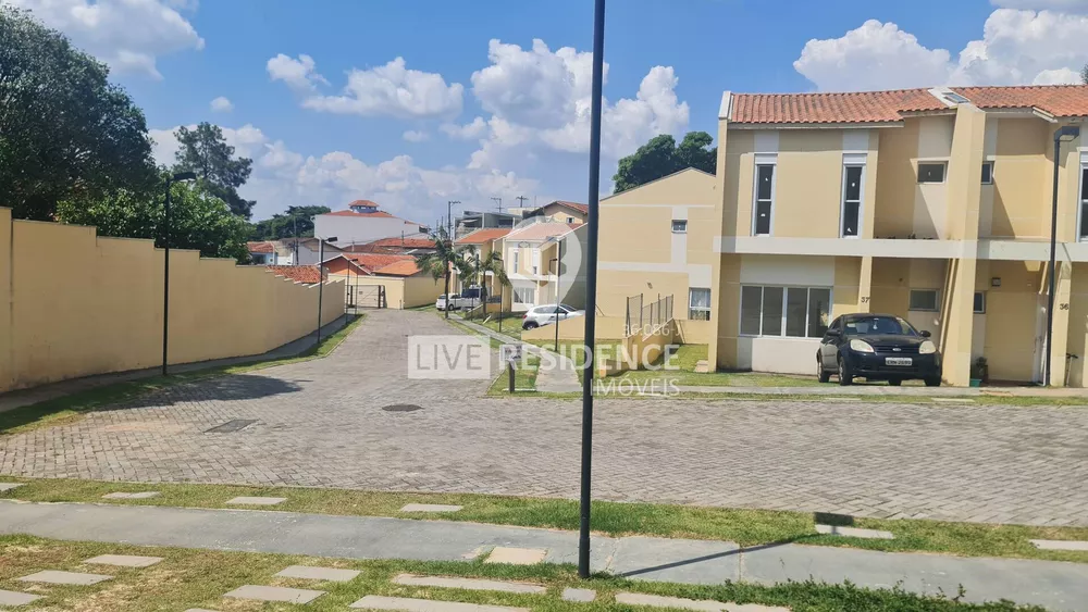 Casa à venda com 2 quartos, 77m² - Foto 1