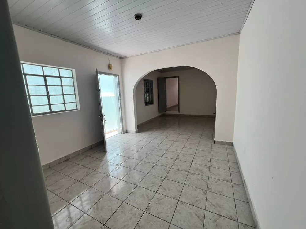 Casa à venda com 2 quartos, 120m² - Foto 1