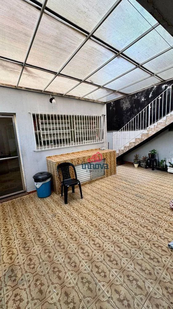 Sobrado à venda e aluguel com 3 quartos, 225m² - Foto 2