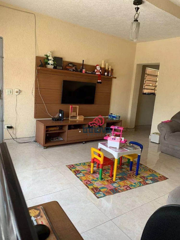 Sobrado à venda com 2 quartos, 199m² - Foto 1