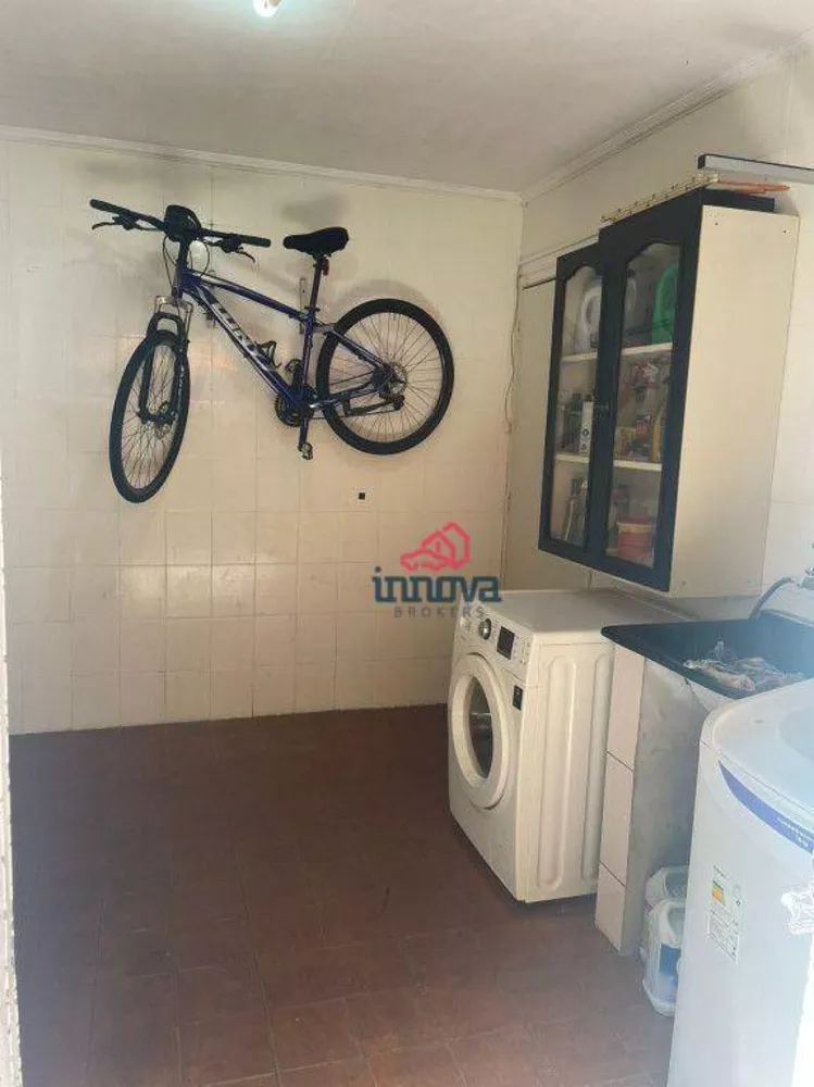 Sobrado à venda com 4 quartos, 180m² - Foto 2