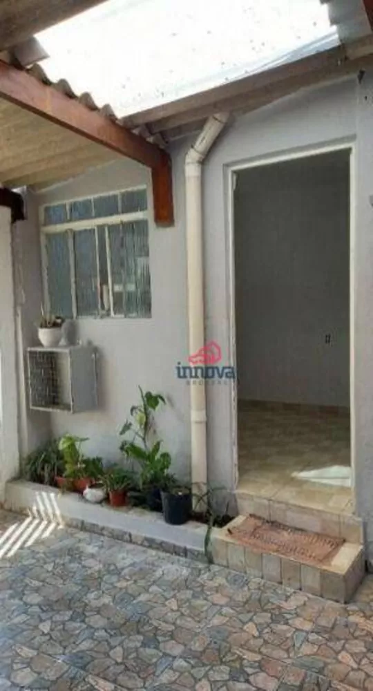 Casa à venda com 6 quartos, 141m² - Foto 3