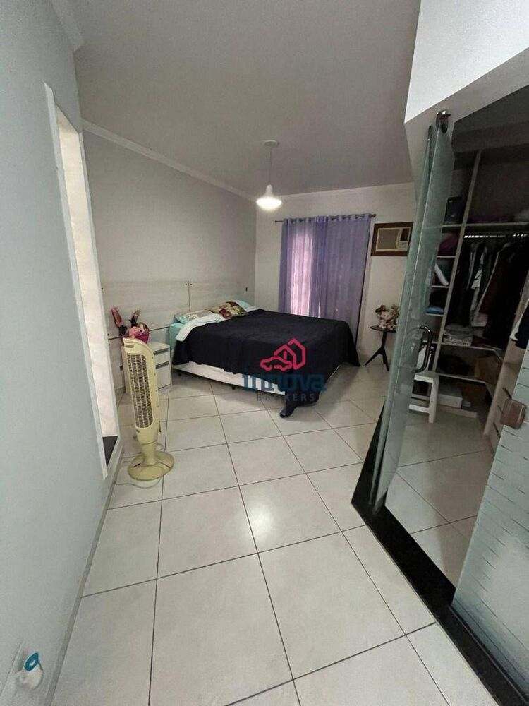 Sobrado, 3 quartos, 270 m² - Foto 1