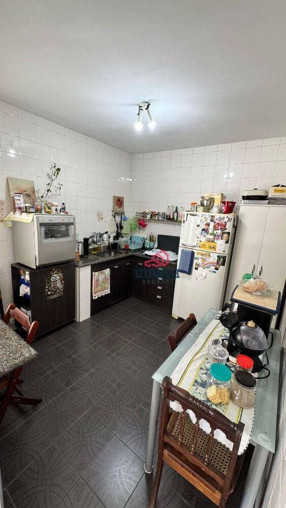 Casa, 3 quartos, 228 m² - Foto 1