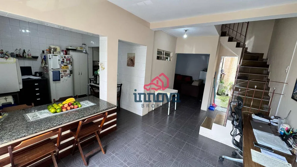 Casa, 3 quartos, 228 m² - Foto 1