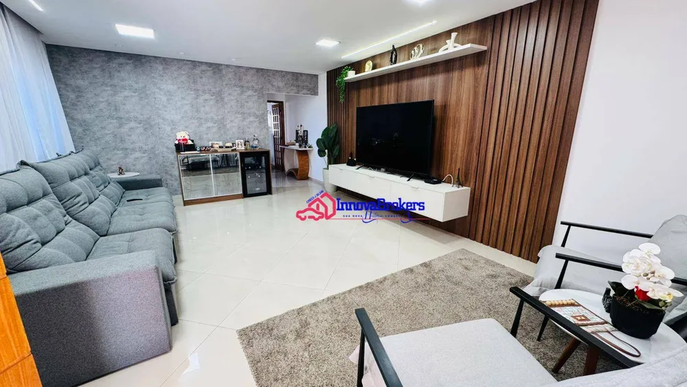 Sobrado, 3 quartos, 289 m² - Foto 2
