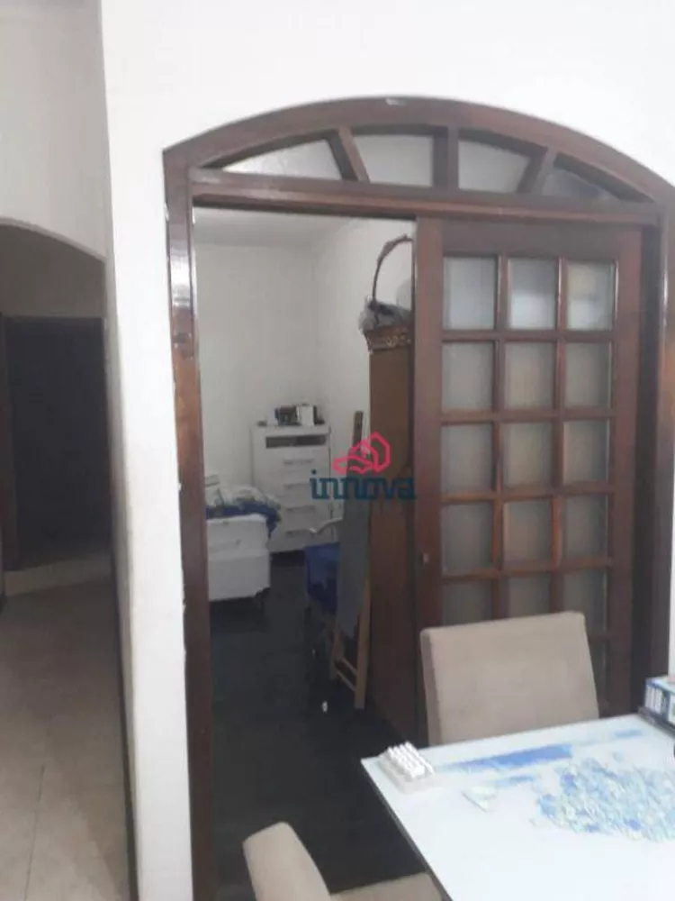 Casa à venda com 3 quartos, 144m² - Foto 1