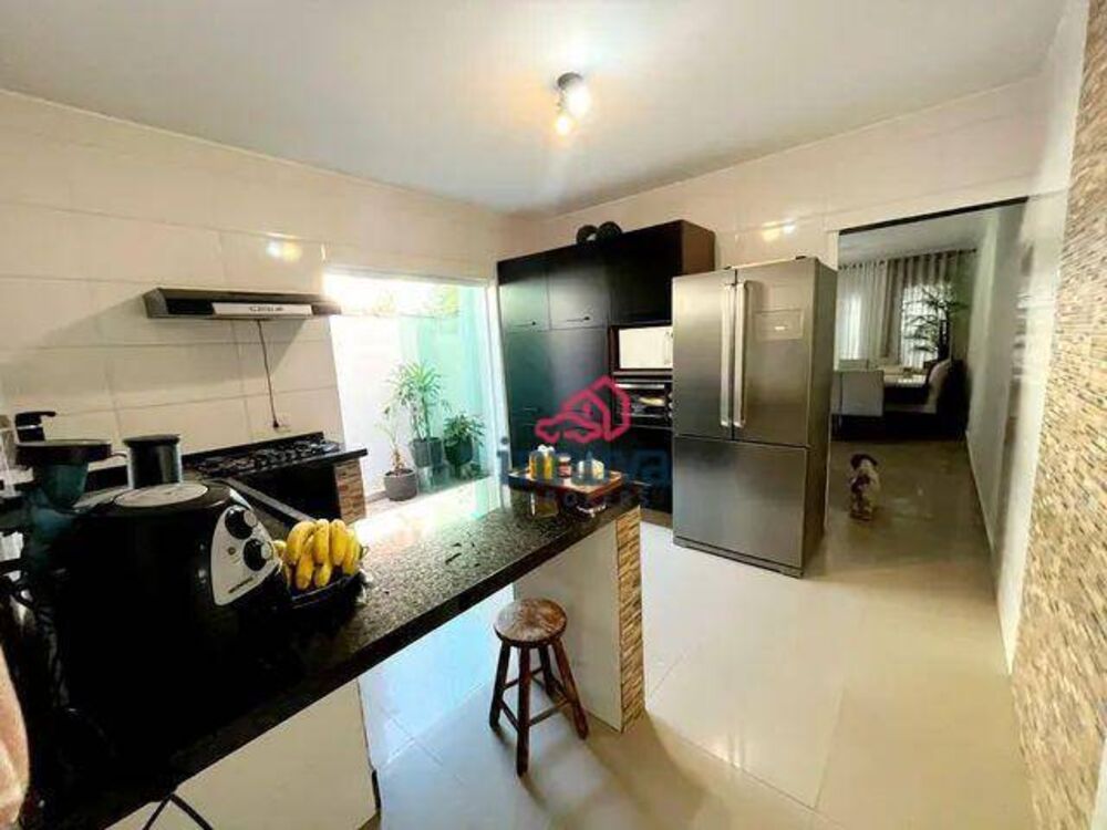 Sobrado à venda com 6 quartos, 280M2 - Foto 2