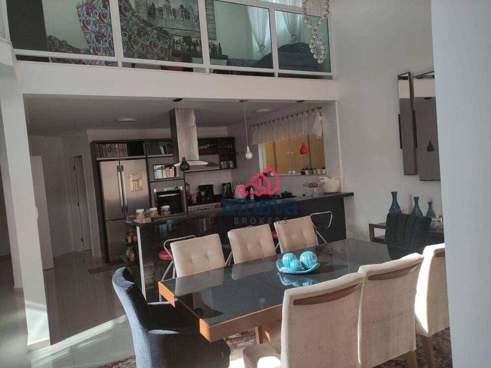 Sobrado à venda com 4 quartos, 600m² - Foto 2