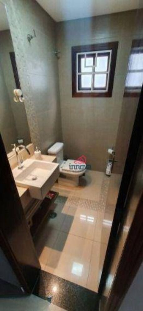 Casa à venda com 3 quartos, 252m² - Foto 4