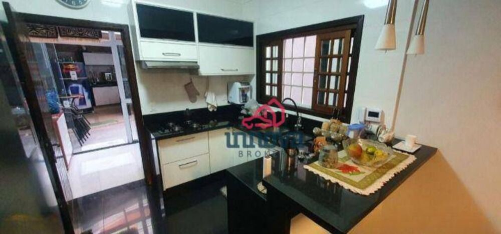 Casa à venda com 3 quartos, 252m² - Foto 6