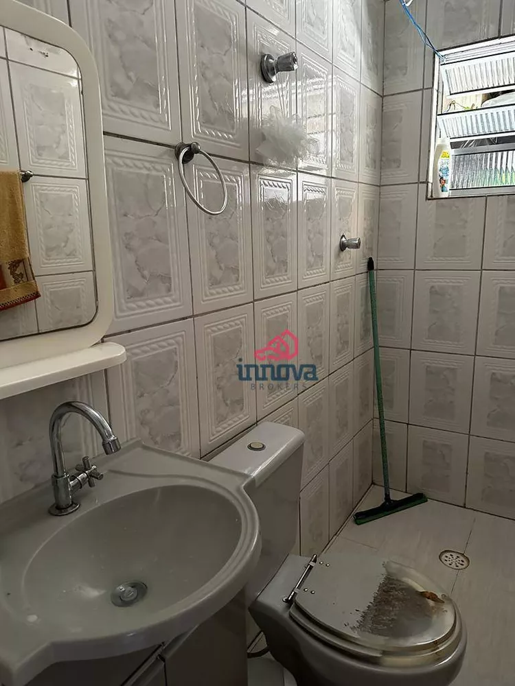 Casa à venda com 4 quartos, 250m² - Foto 2