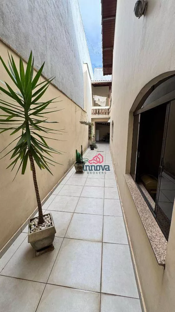 Sobrado, 3 quartos, 296 m² - Foto 1