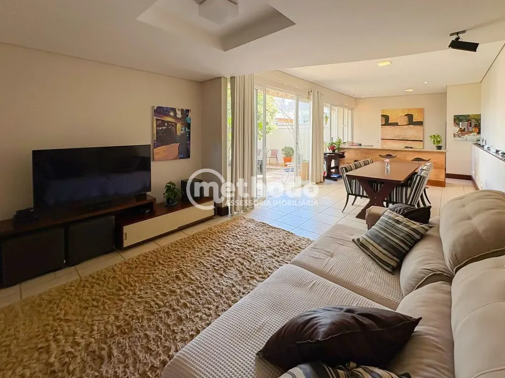 Casa, 3 quartos, 339 m² - Foto 1