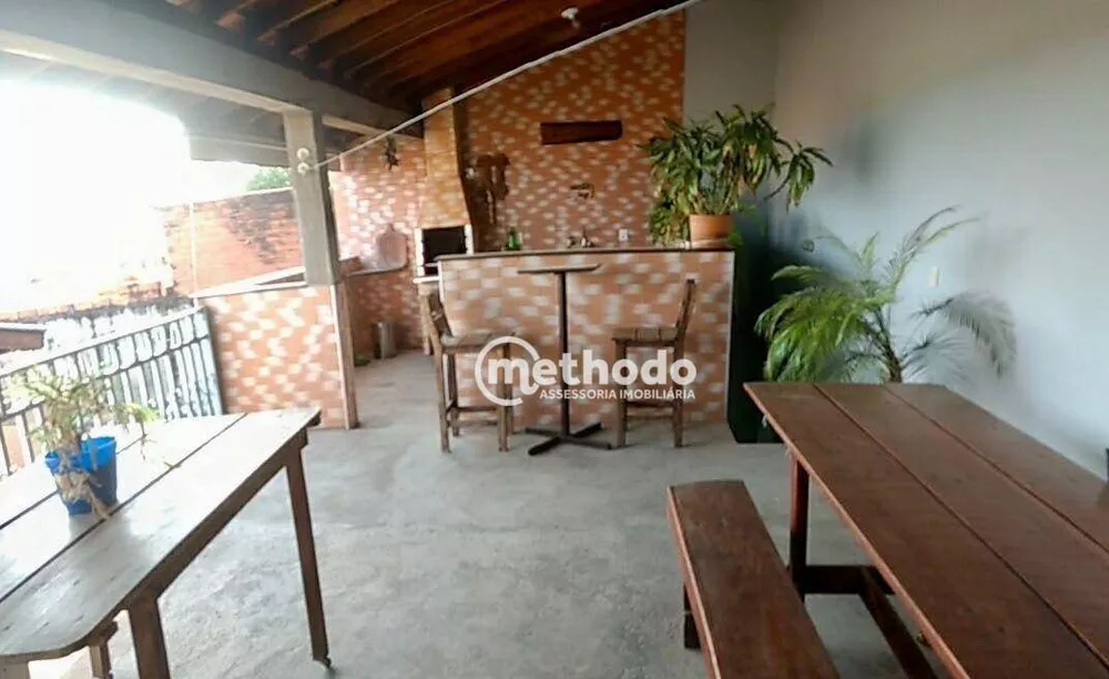 Casa à venda com 3 quartos, 229m² - Foto 1