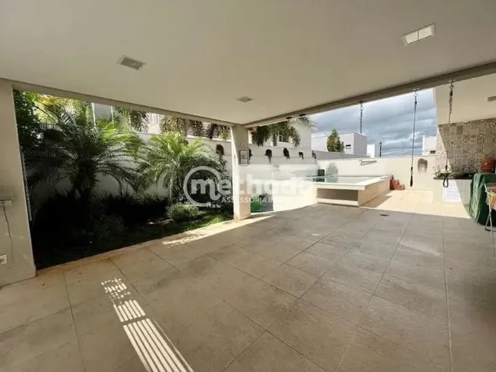 Casa, 3 quartos, 212 m² - Foto 1