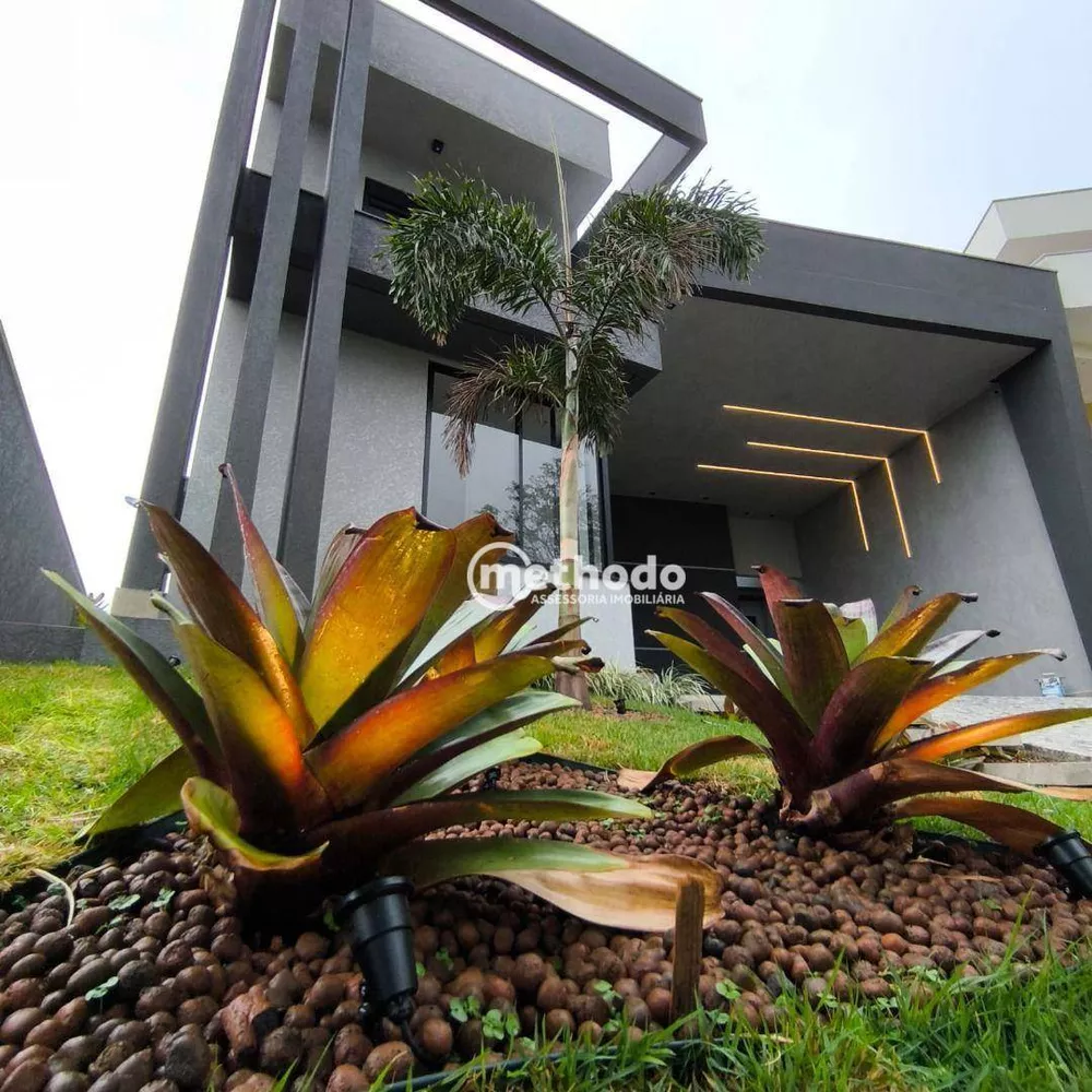 Casa de Condomínio à venda com 4 quartos, 294m² - Foto 1