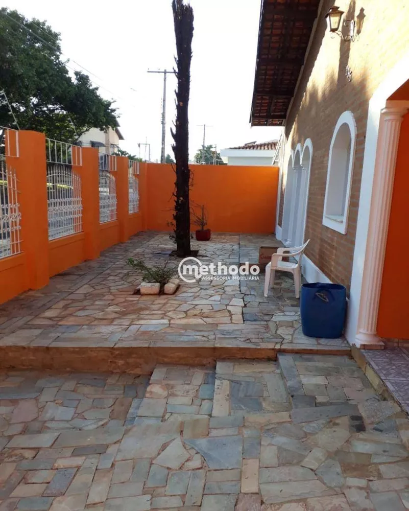 Casa à venda com 5 quartos, 210m² - Foto 2