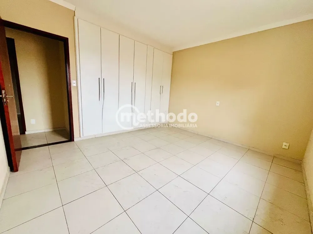 Casa, 6 quartos, 250 m² - Foto 1