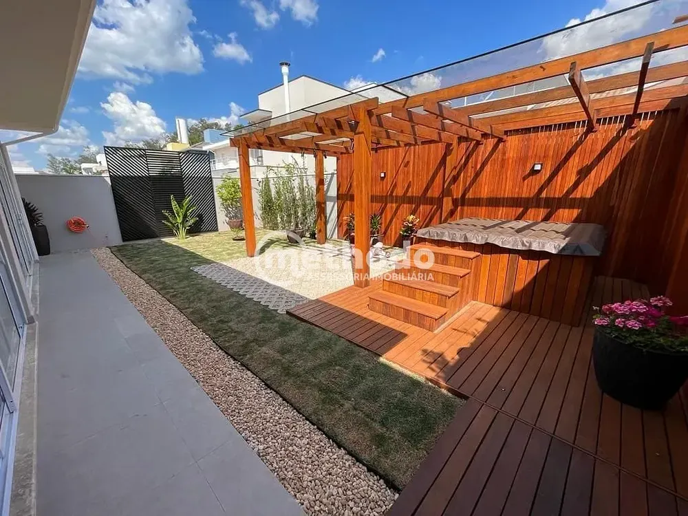 Casa, 3 quartos, 228 m² - Foto 1