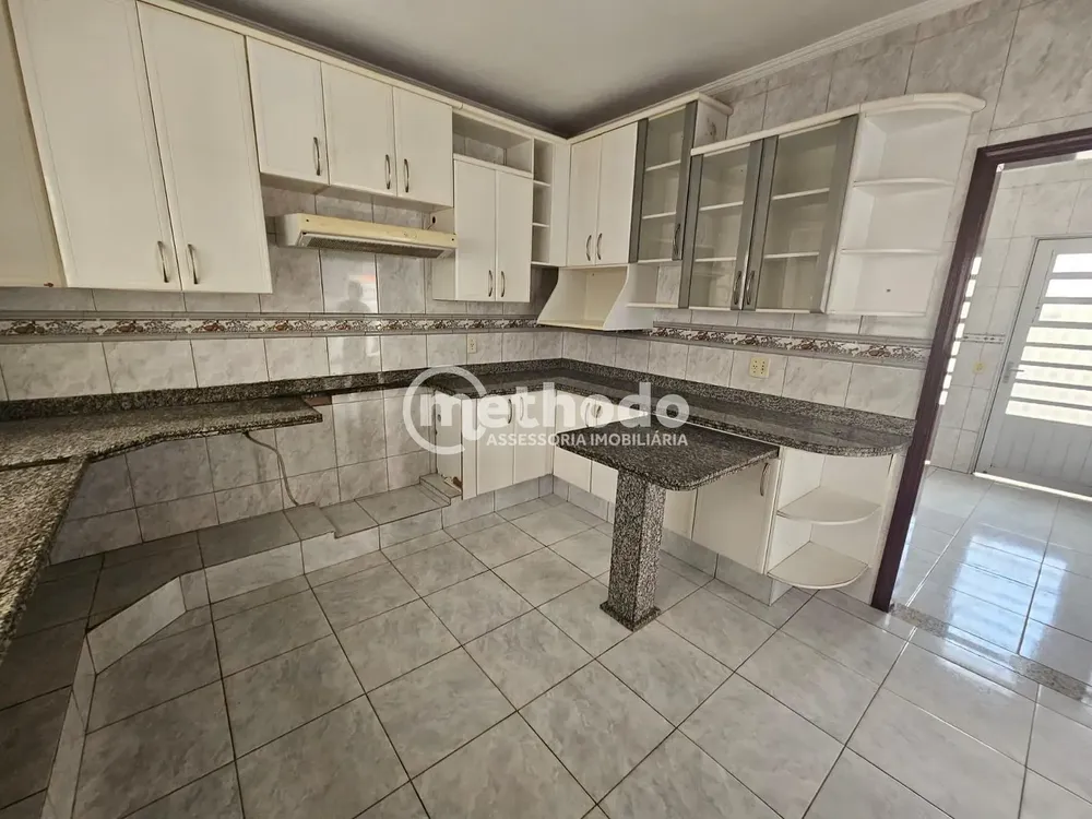 Casa, 3 quartos, 214 m² - Foto 2