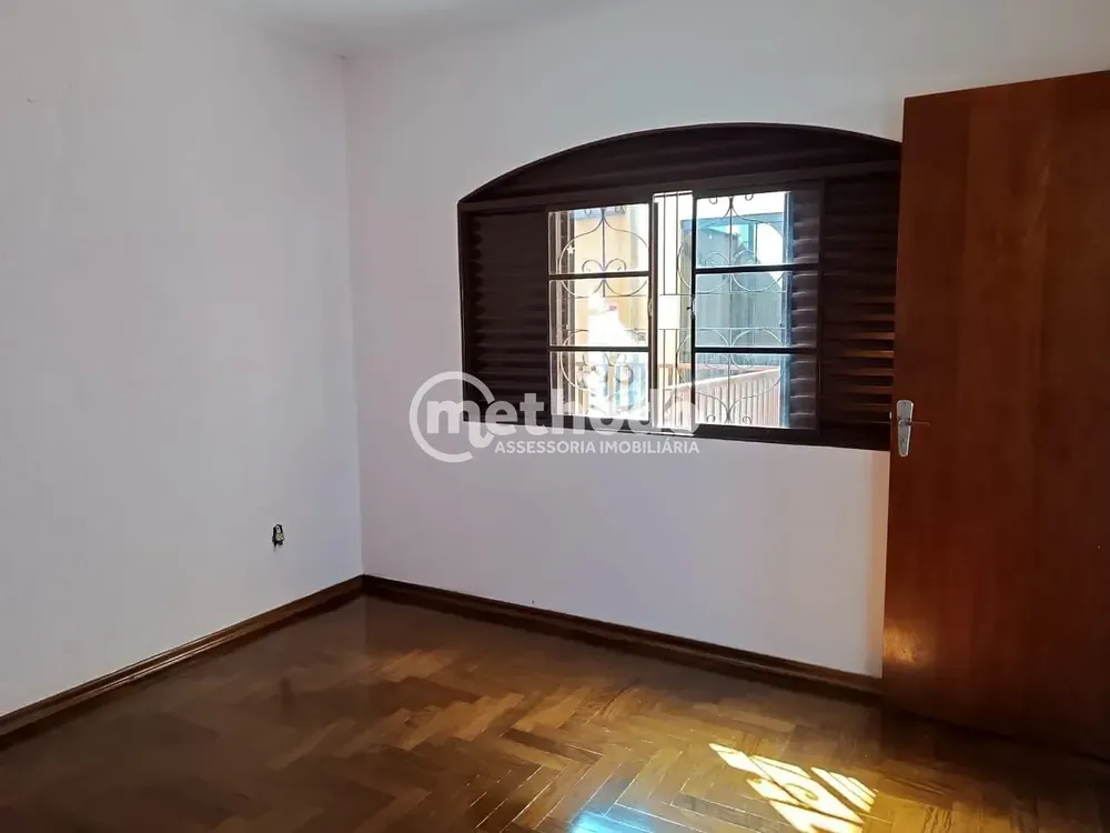 Casa, 3 quartos, 251 m² - Foto 1